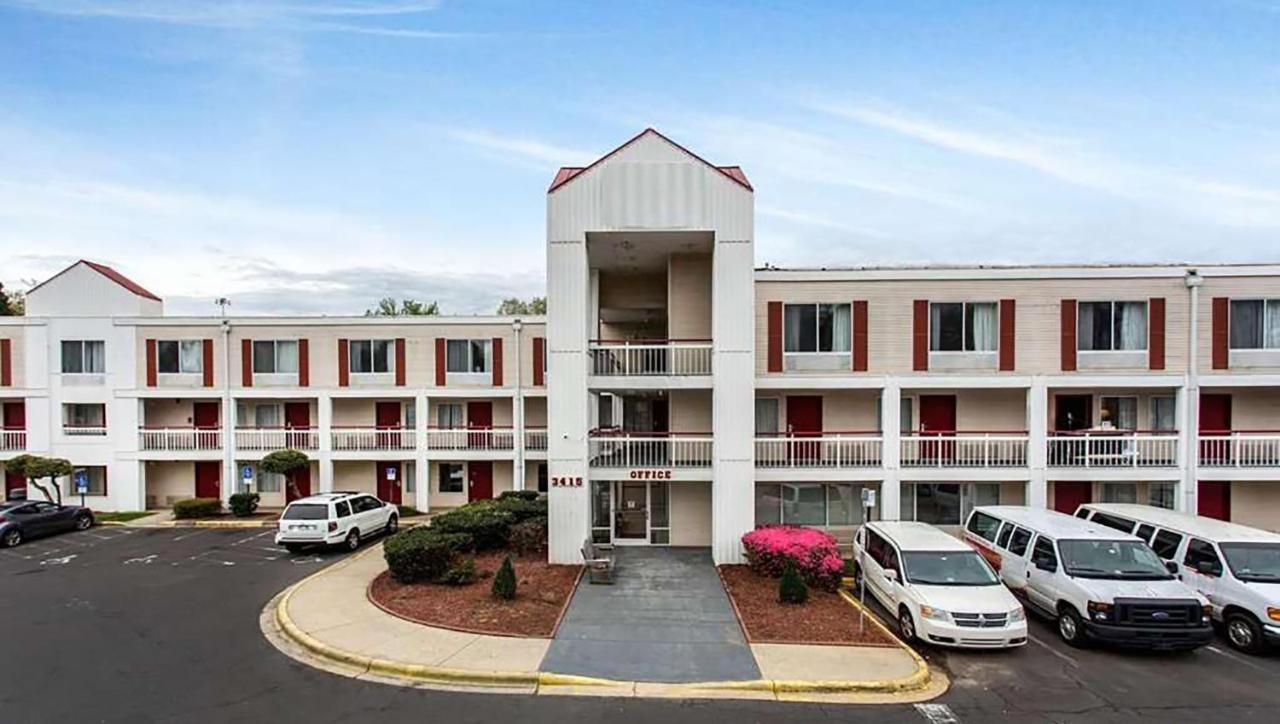 Charlotte Plaza Inn Exterior photo